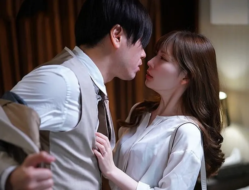 Sếp thầm yêu em thư ký đã có gã chồng và kế hoạch cho chuyến công tác