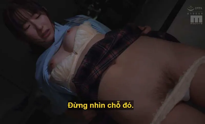 Ông sếp mưu tính "xử đẹp" cô nhân viên dưới quyền kiêu kỳ lười nhác, suốt ngày bận rộn chat chit cùng người yêu.